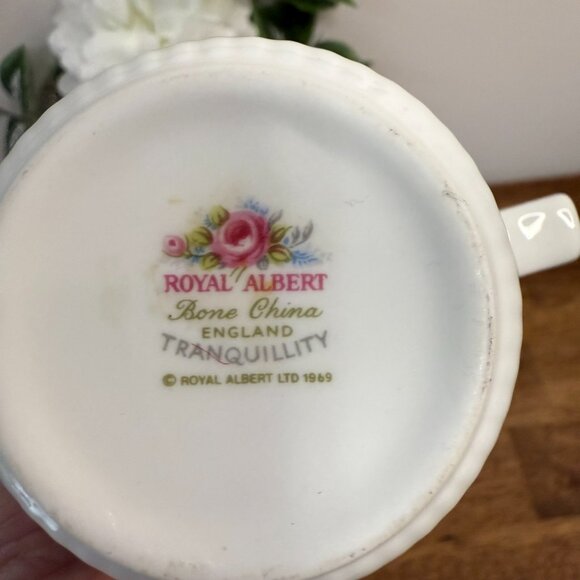 Royal Albert Tranquillity Mug Bone China England Vintage Floral Rose Gold Rim - Picture 6 of 6